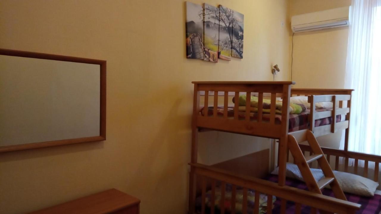 Vishnya Hostel Dnepropetrovsk Exterior foto